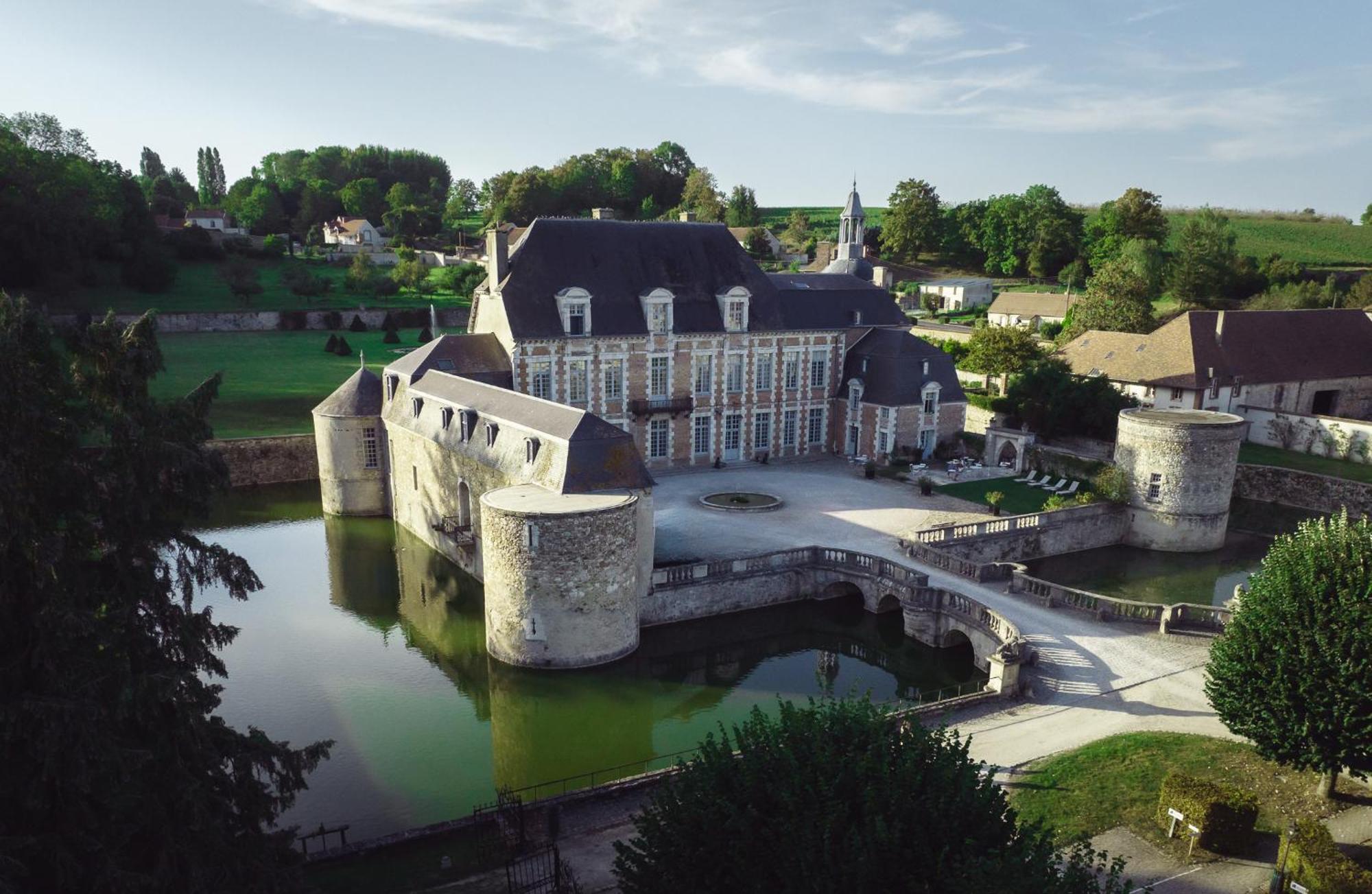 Le Chateau D'Etoges Exterior photo